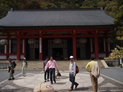 鞍馬寺は参拝者でにぎわっており、ザックを担いだ参加者は大人数の団体になっていて、びっくりしている人などが居られました。


無事、鞍馬駅に到着して、本日のハイキングは終了となりました。


