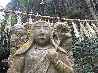 向って右の鳴滝不動さんです。

