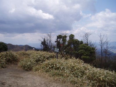  
山頂は、周りになにもなく、ほんとうによい眺望です。
下はパノラマです。
