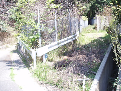 高岩の住宅地への出口。というか山への入り口です。