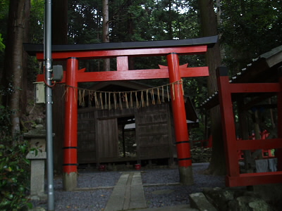 富士神社は、叡電の踏切の手前にあります。
ここまでくれば、もうゴール。