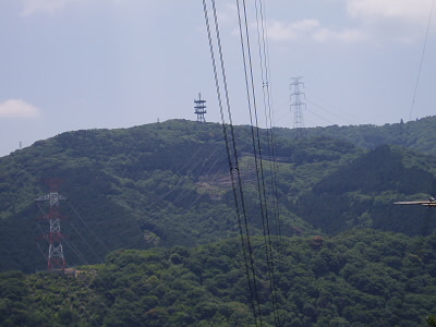 三つ目の鉄塔から音羽山のアンテナがよく見えます。
