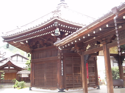 四宮にある六地蔵です。
京都を守るために設置された六地蔵の一つです。