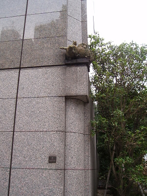 2010/09/12 10:23:36 赤坂ＤＳビルの梟