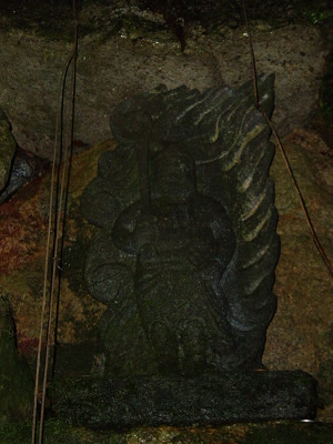 階段を上ったとこにあります。