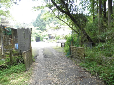 2011/06/04 10:24:59 池の谷地蔵の入り口