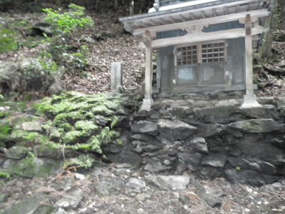 しんどい思いで登ってきて、この横の清水が、ご褒美です。