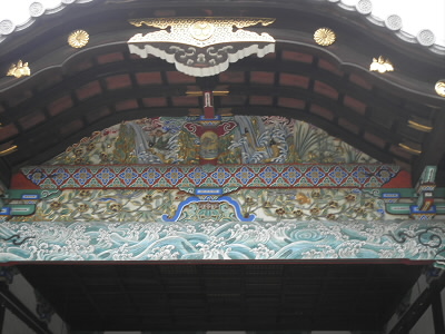 見事な彩色でした。
ここでは、金運清水をいただきました。