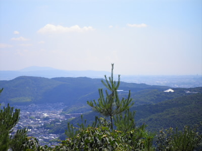一番、むこうは大阪です。高い山は生駒山か。