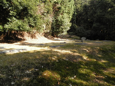 崇福寺跡といっても、伽藍ぐらいあると思っていましたが、礎石しかありません。
ここは、崇福寺跡の弥勒堂跡です。
