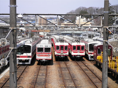 山を越えて着いたら、大きな街でした。
気分的には隠れ里ですね。