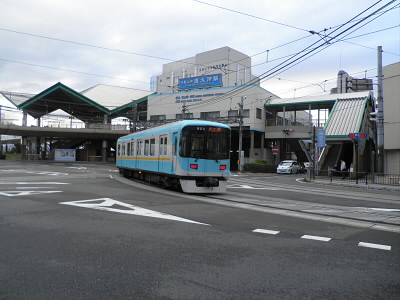 パステルブルーの８００系。
