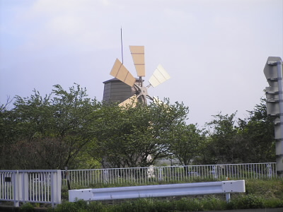 道の駅の風車村。
入る余裕はなし。