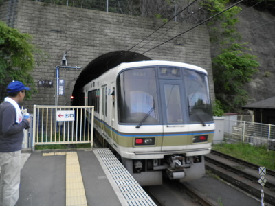 トンネルに入ってしまう前の列車。