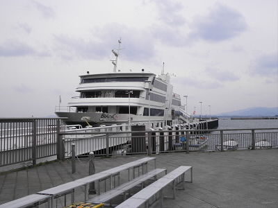 この名前で「ガラスの仮面」を思い出してしまう。