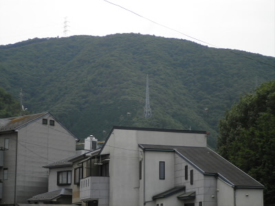 あの、鉄塔が山頂です。