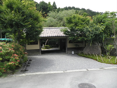 わらびの里の近くが登り口になります。