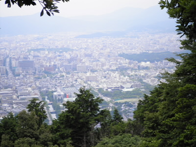 少し、開けたところから、平安神宮が見えます