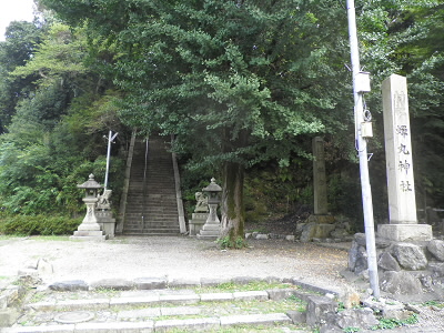 京阪、大谷をおりて、少し行くと百人一首にある、琵琶法師の蝉丸を祭る神社です。逢坂山の向こう側にもあります。