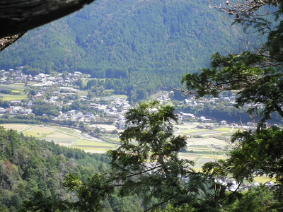 今回のコースはあまり眺望にすぐれませんでした。でも、所々の隙間で見晴らしがよくなります。