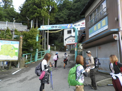 たくさんの登山者が登って行きました。
