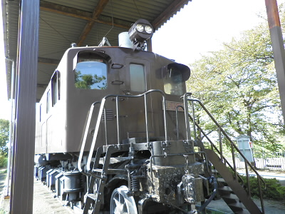 EF15-120です。
貨物列車牽引用の電気機関車だそうです。
