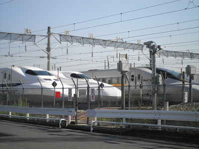 たくさんの新幹線車両が並んでします。
いつみても、ワクワクします。
