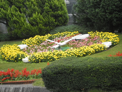 花時計。
もうすぐ１２時です。
でも、お昼はゴール後にしようと思います。