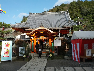 春は、枝垂桜、秋は紅葉で有名です。
