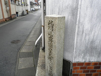 このあたりから、東側で大津事件がありました。
後のニコライ皇帝が皇太子時代に、切り付けられたところです。
その時に、手当てをした血染めの布があり、ニコライ皇帝の遺骸が出たときに、DNA鑑定の用いられたそうです。