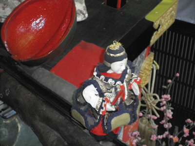 ももから出てくるからくり人形が展示されていました。