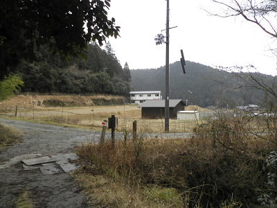 薬王坂を抜けて、静原の里に下りてきました。