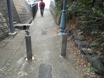 2013/03/10 09:48:29 リスの門柱