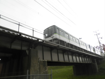 高架の下を歩いたのでこんなアングルも撮影できました。