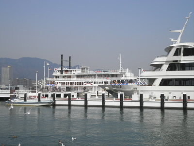 ミシガン(奥)とビアンカ(手前)が並んで停泊してました。