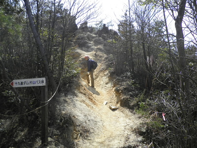 天狗岩がすんでもこんな道が続いていました。