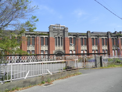 レンガ建築は、地震に弱いそうなので、関東大震災以降、あまり作られなくなり、珍しくなりました。