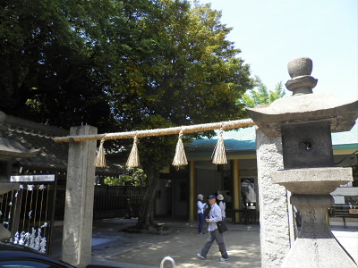八劔神社のお宮はとても近代的でした。