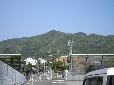 ここからは山頂の鉄塔が見えません。