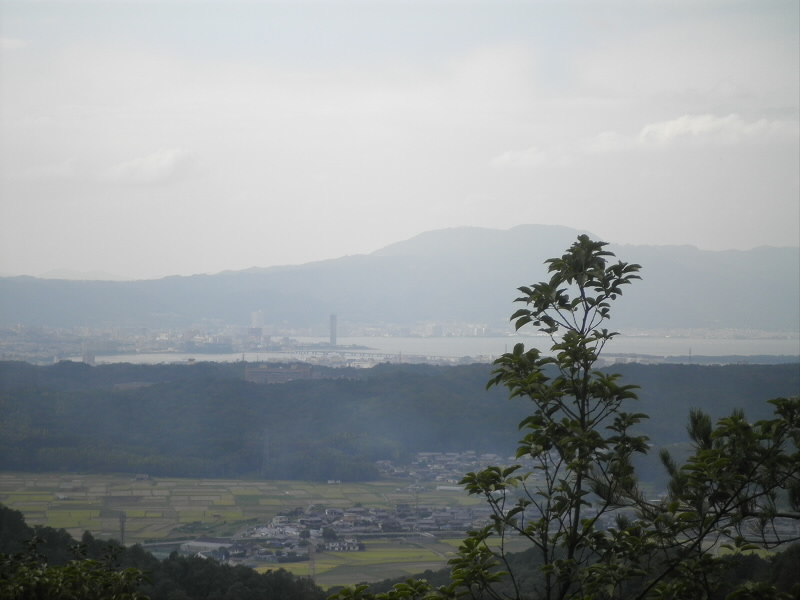 田上、瀬田、プリンスホテル、その向うに比叡山。