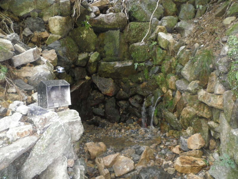 不動尊は無事でした。