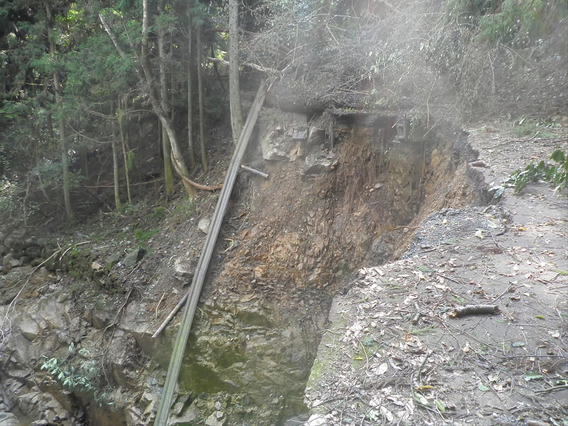 ガードレールが落ちています。