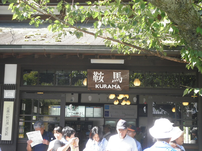 今日の集合場所です。
参加者でごった返しています。

