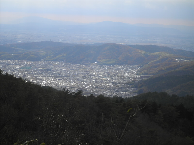 稲荷山から将軍塚の左側（東）が山科