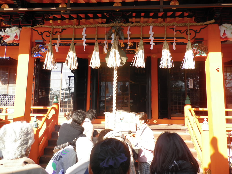 ここにも、絵馬がありますが、人数が多いので寄った写真は遠慮しました。