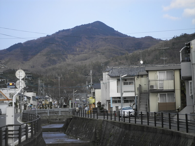 こっちからみると全く雪が見えません。
日が当たらないとこにしか残っていない感じです