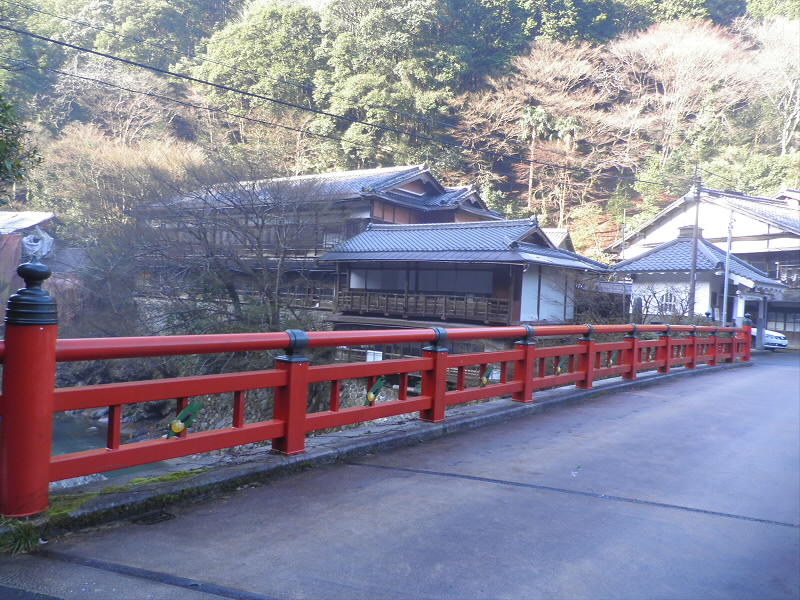 バス停から下りてきたら、愛宕山へ登る期待大です。