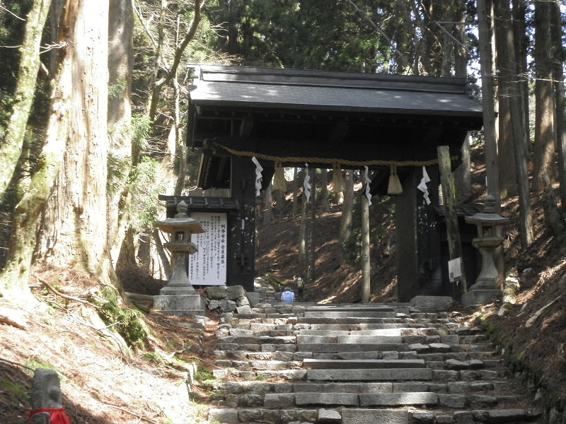 この先、少しでお宮になります。
