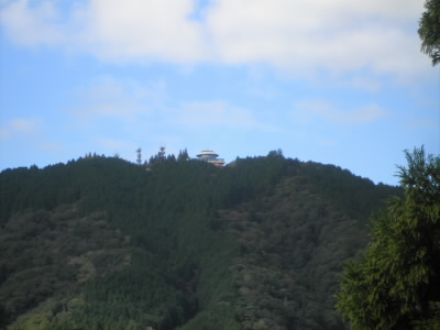 一本杉から中継へ行く途中からの比叡山。
