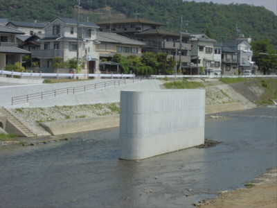 2018/05/12 09:46:47 鴨川の橋工事